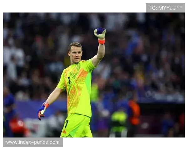 拜仁门将诺伊尔伤缺，乌尔比希首发表现稳健。